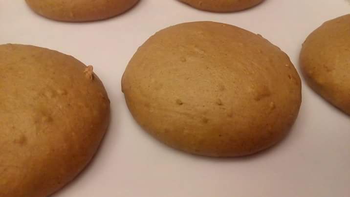 Pallina di impasto dorata ai 7 cereali con semi di sesamo